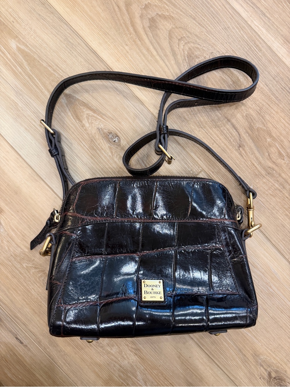 Vintage Dooney and Bourke croc embossed brown leather shoulder bag